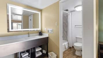 Combined shower/bathtub, deep-soaking bathtub, free toiletries