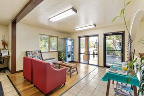 Reception - Super 8 by Wyndham St. George UT (St. George)