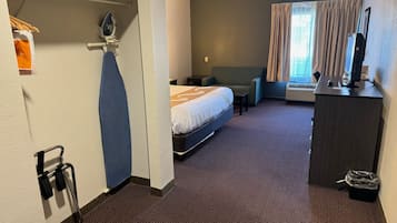 Quarto standard, 1 cama King, para não fumantes | Escrivaninha, ferros/tábuas de passar roupa, Wi-Fi de cortesia