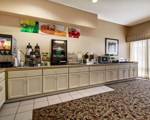 Free continental breakfast - Quality Inn & Suites Hattiesburg North (Hattiesburg)