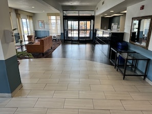 Reception - Quality Inn &  Suites Hattiesburg North (Hattiesburg)