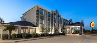 Super 8 by Wyndham San Antonio/Alamodome Area