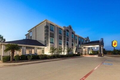 Super 8 by Wyndham San Antonio/Alamodome Area