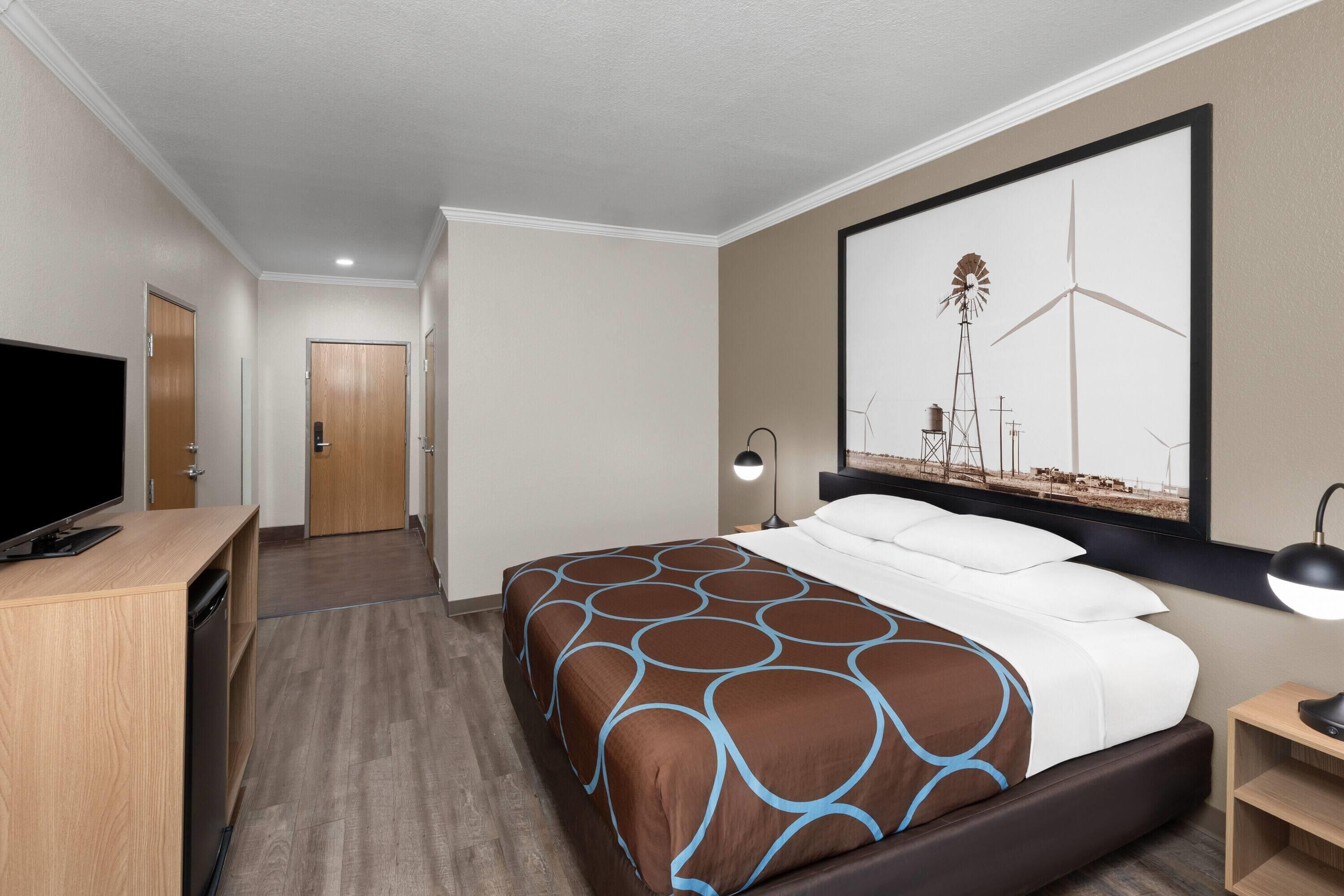 Photo - Super 8 by Wyndham San Antonio/Alamodome Area