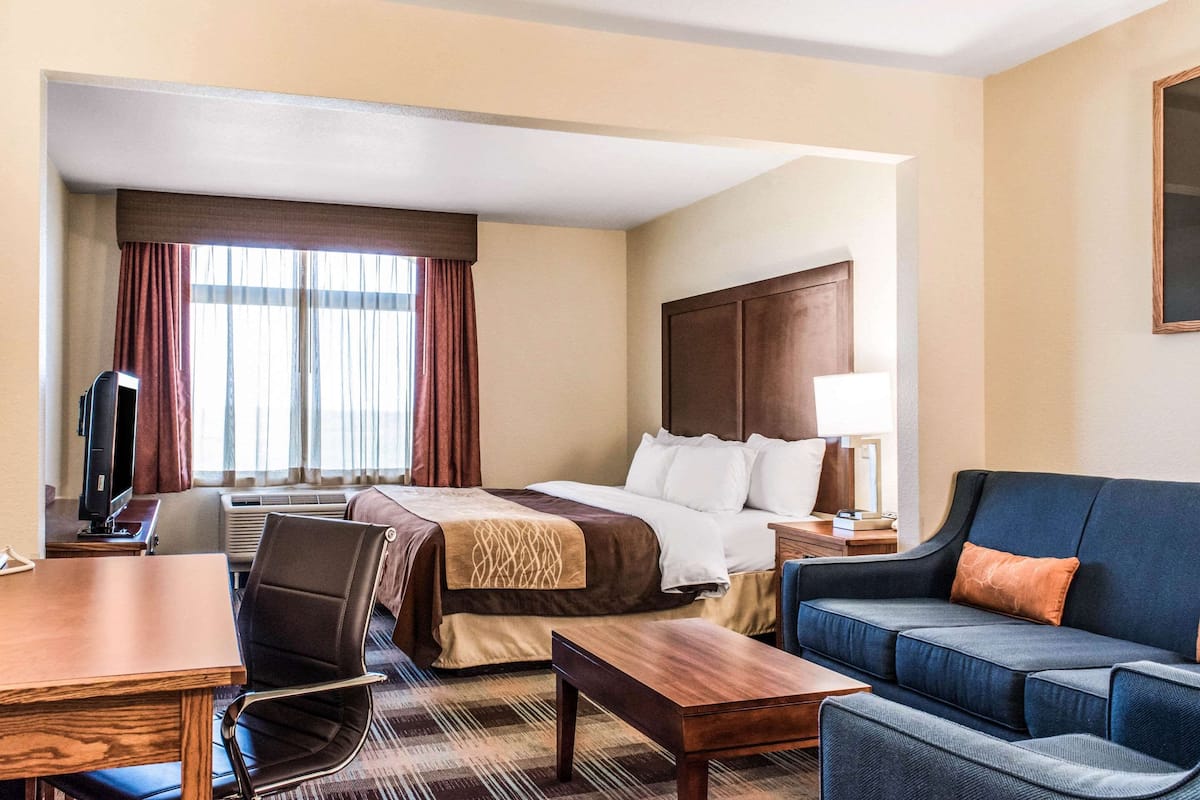 in-room safe, desk, iron/ironing board, free wifi
