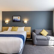 Days Inn by Wyndham Sedgemoor M5