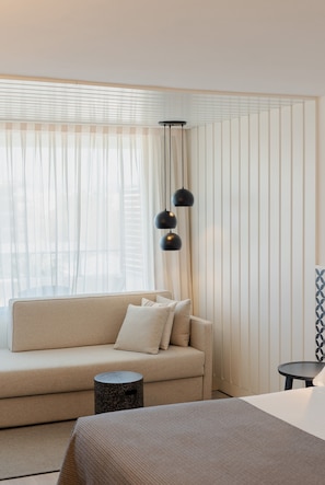 Habitación Triple Superior Con Terraza (Spa Access) | Minibar, desk, laptop workspace, blackout curtains - Magnolia Hotel Salou - Adults Only (Salou)