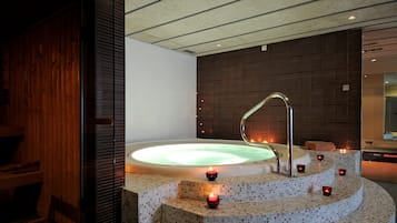 Behandlungsräume für Paare, Sauna, Whirlpool, Dampfbad