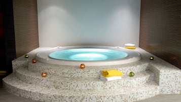 Couples treatment rooms, sauna, hot tub, steam room, Turkish bath