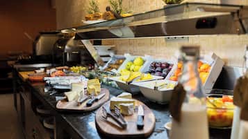 Petit déjeuner buffet (12 EUR par personne)