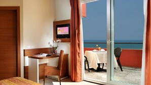 Minibar, safe på rommet, skrivebord og wi-fi (inkludert)