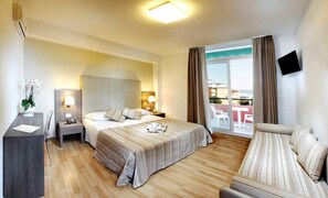 Minibar, Zimmersafe, Schreibtisch, kostenloses WLAN