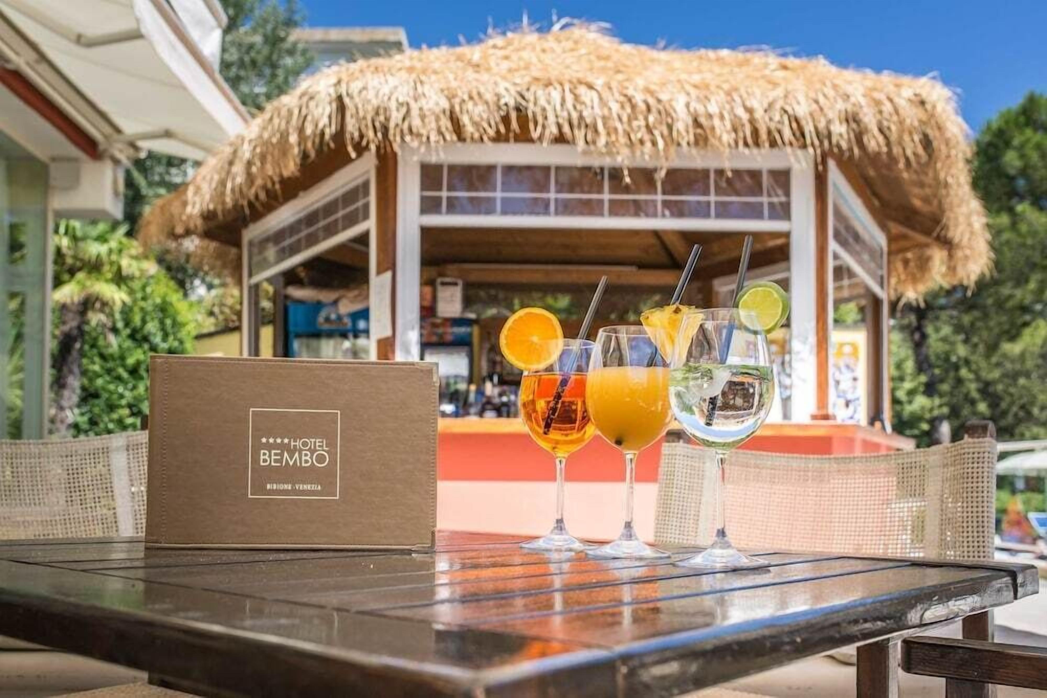 تقديم الإفطار والغداء والعشاء