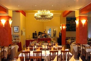 Frühstück, Mittagessen und Abendessen