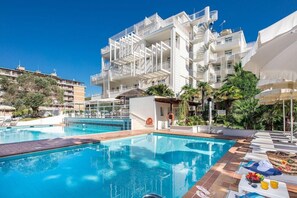 Outdoor pool, pool umbrellas - Bembo (San Michele al Tagliamento)