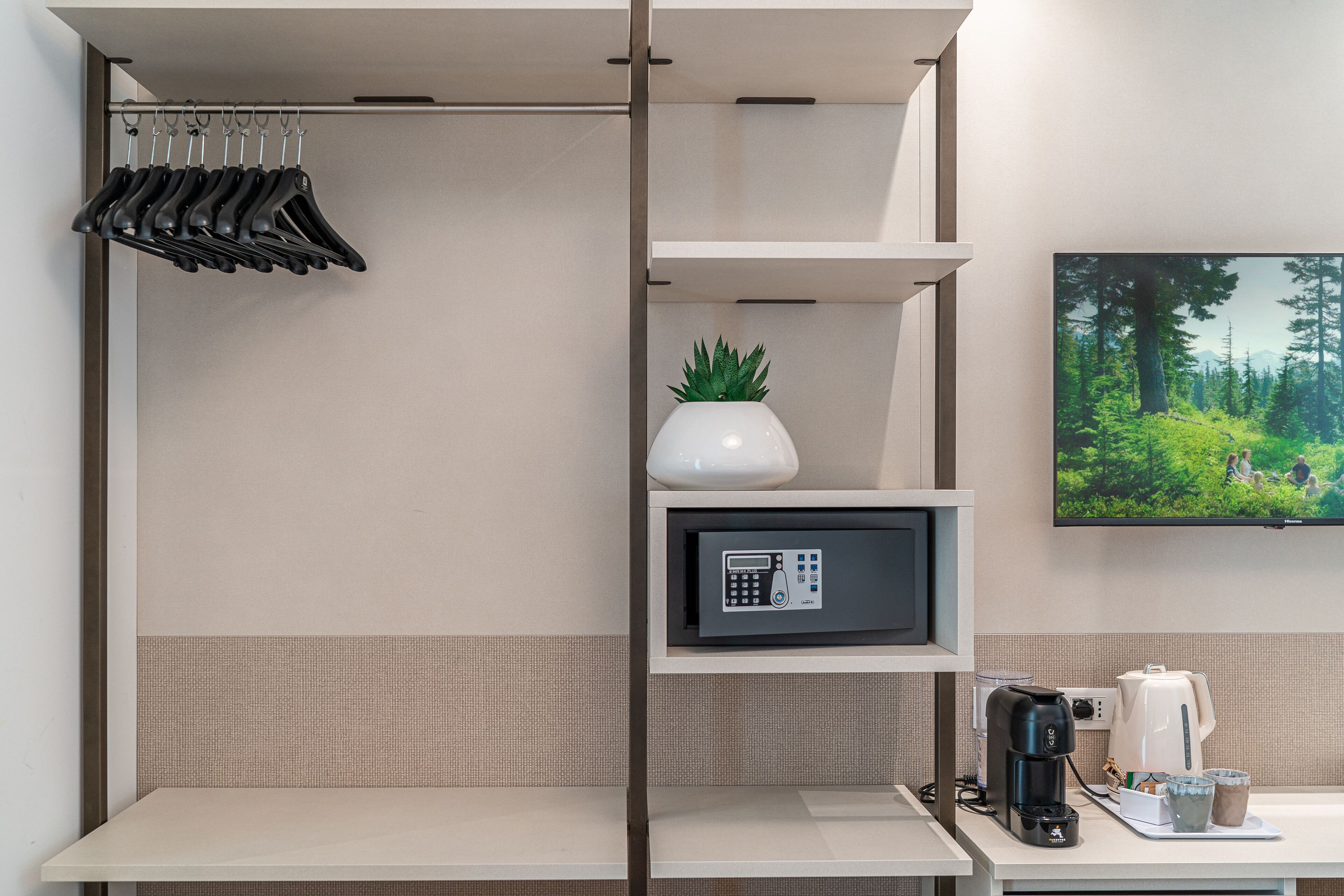 minibar, in-room safe, desk, free wifi