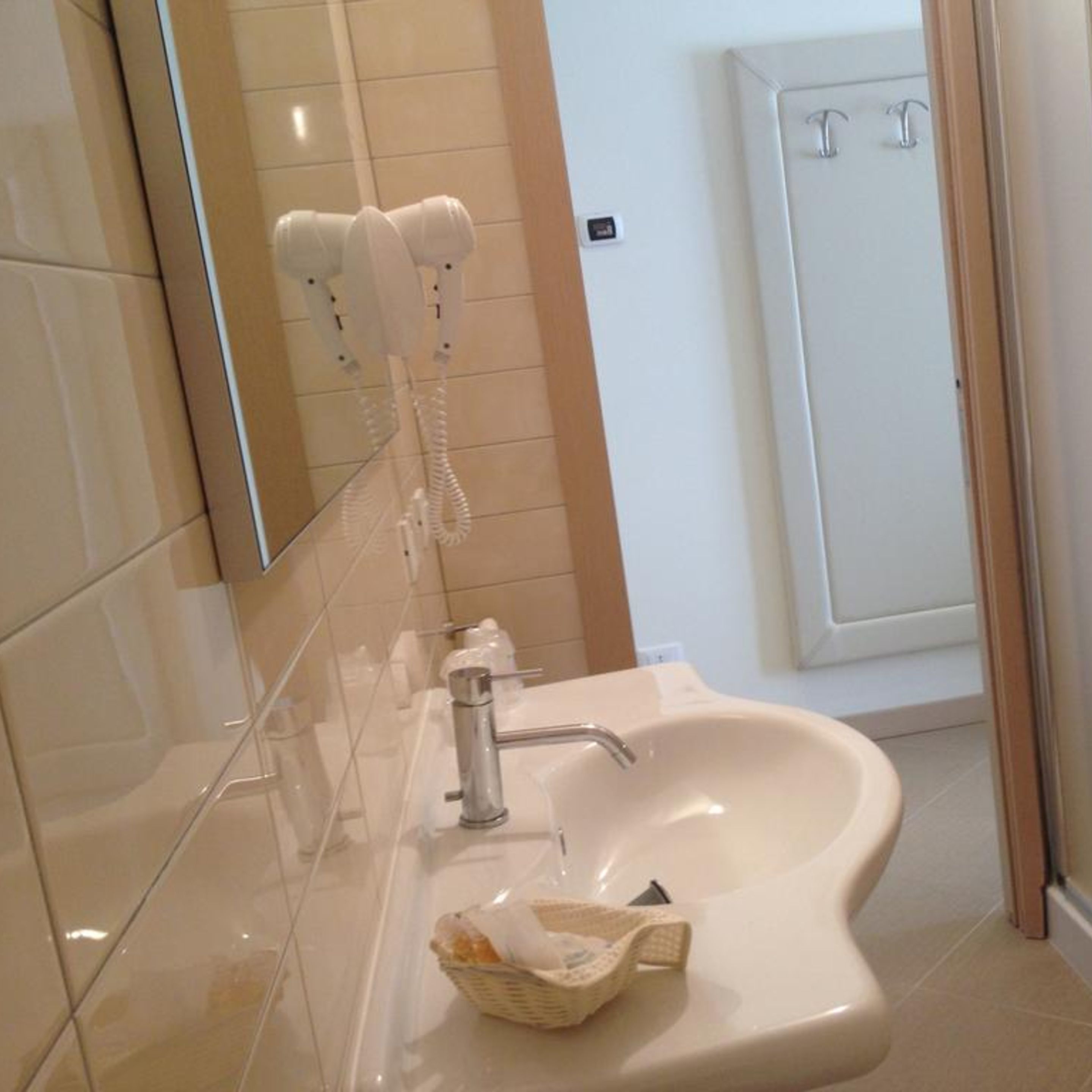 comfort double room | bathroom | shower, free toiletries, hair dryer, towels