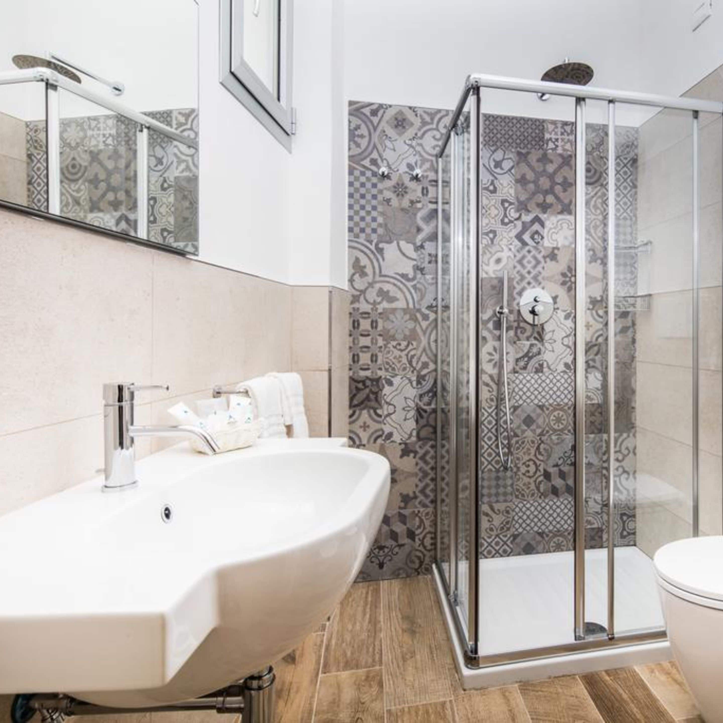 shower, free toiletries, hair dryer, towels