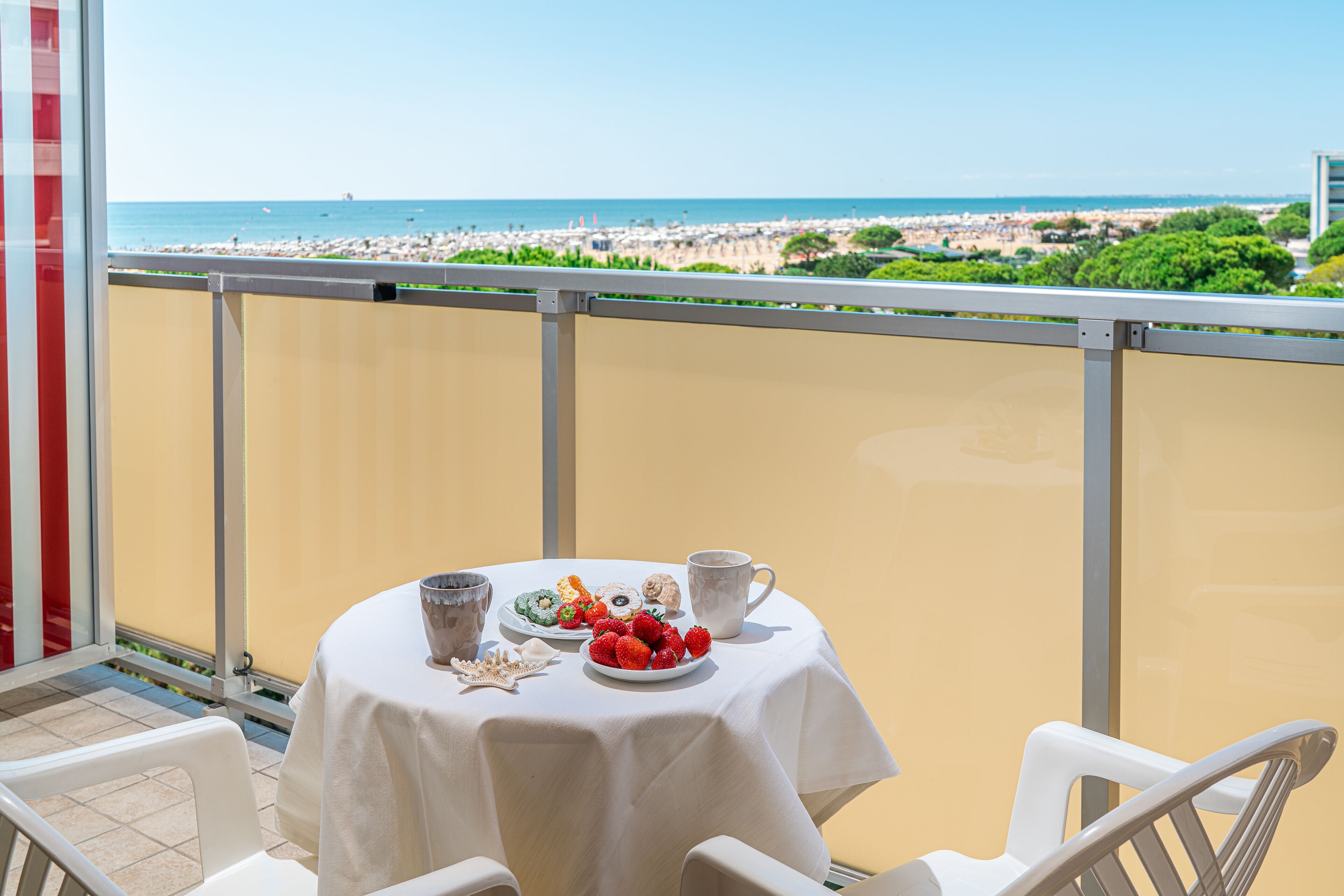 Minibar, coffres-forts dans les chambres, bureau, Wi-Fi gratuit