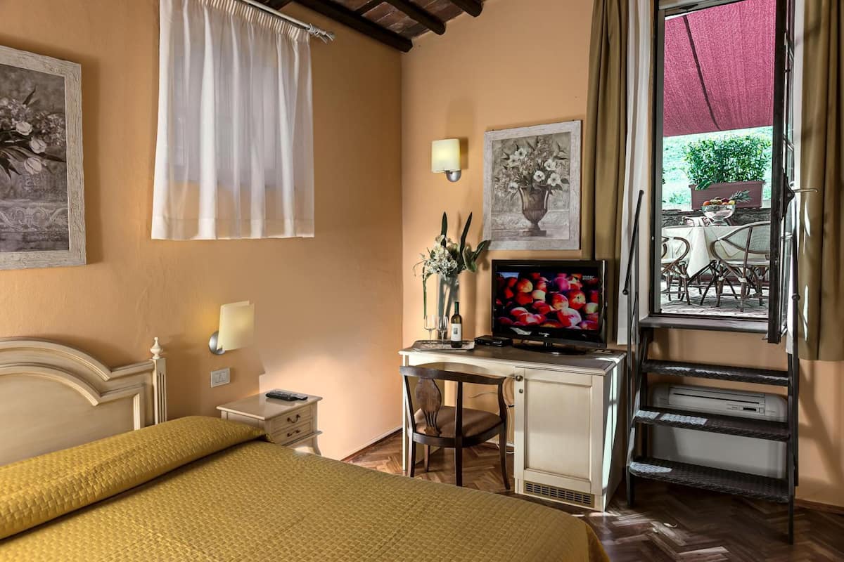 minibar, in-room safe, desk, soundproofing