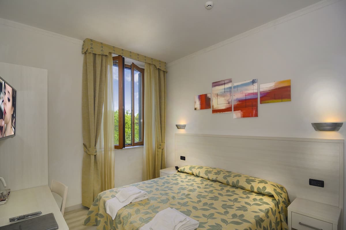 Double Room | Minibar, in-room safe, desk, cribs/infant beds