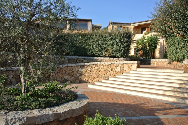 Property entrance - Relais Fenicottero Rosa (Loiri Porto San Paolo)