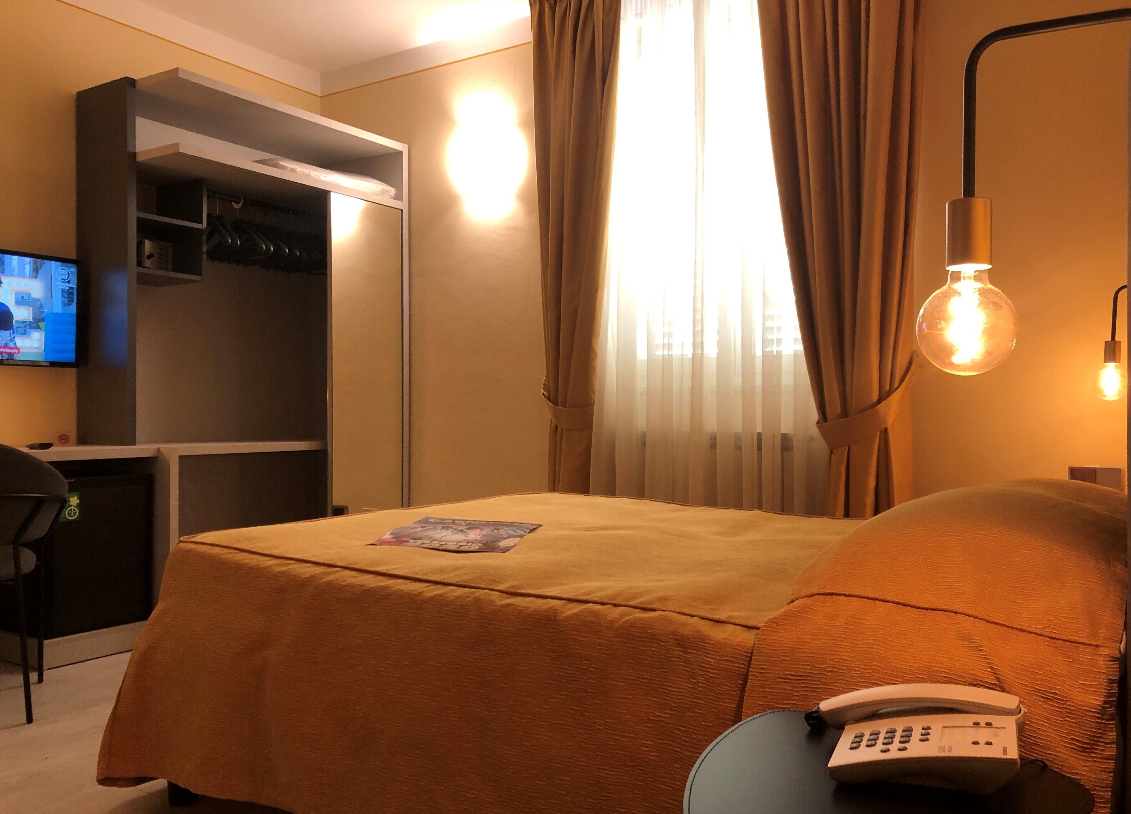 frette italian sheets, in-room safe, desk, laptop workspace