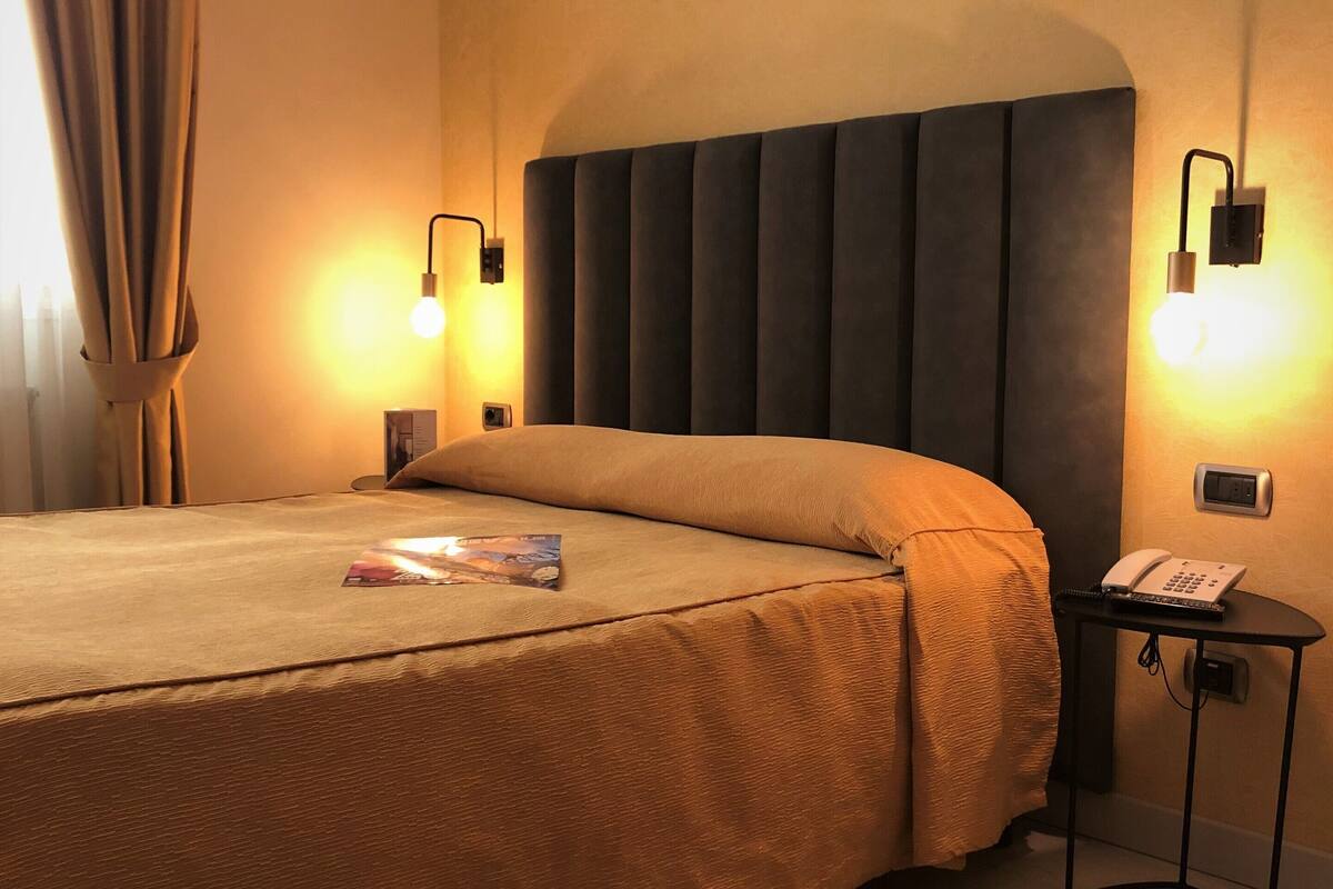 frette italian sheets, in-room safe, desk, laptop workspace