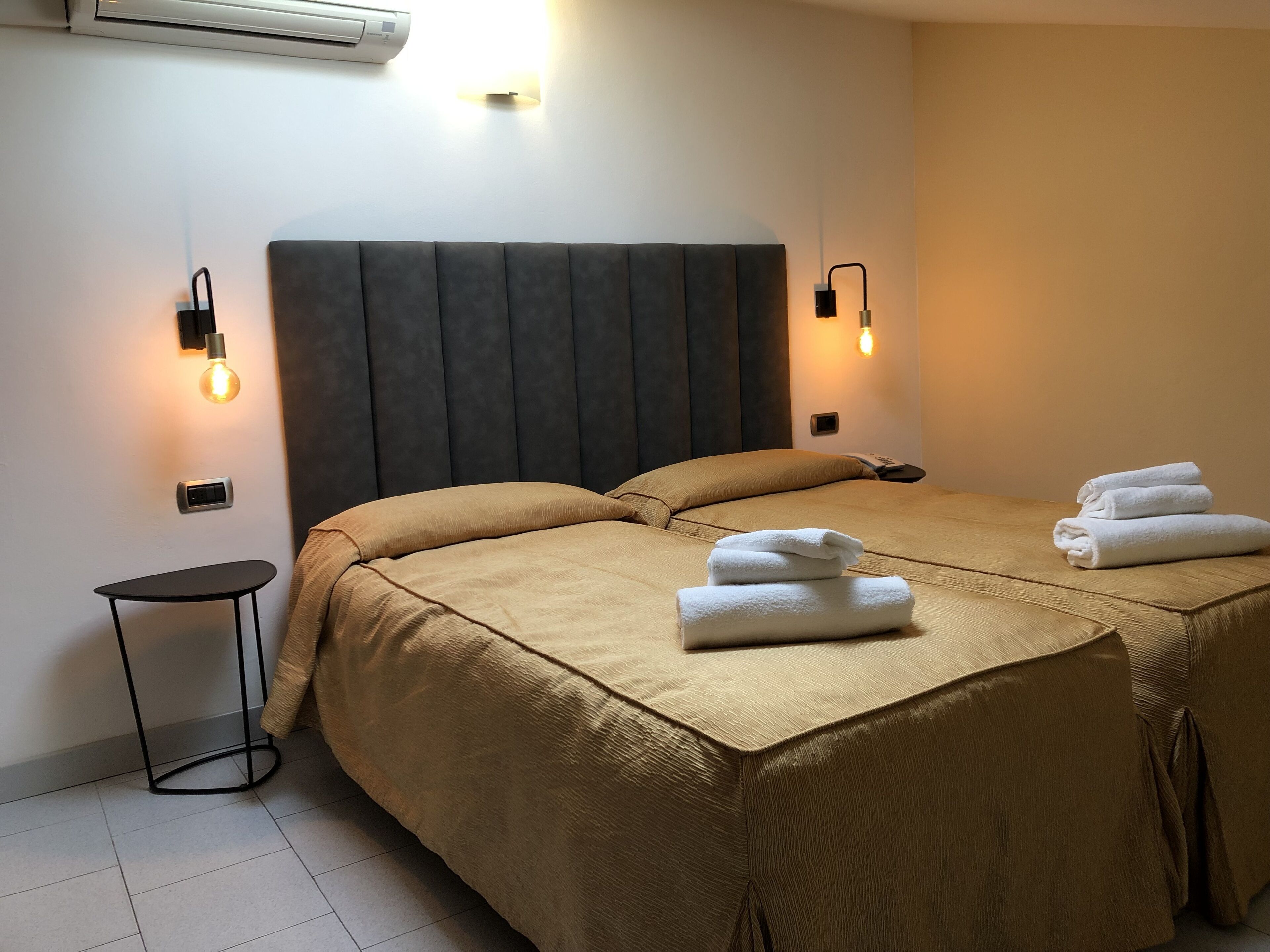 Chambre Économique Double ou avec lits jumeaux (Attic)