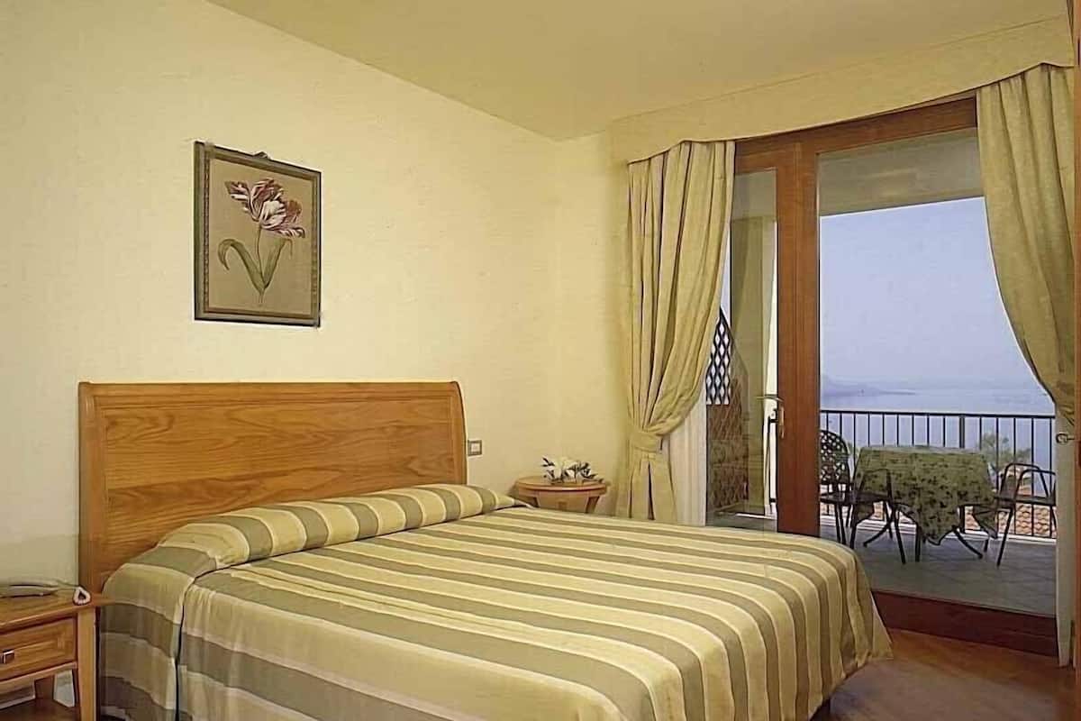 Panoramic Apartment, 1 Bedroom, Lake View | 1 bedroom, in-room safe, desk, blackout curtains
