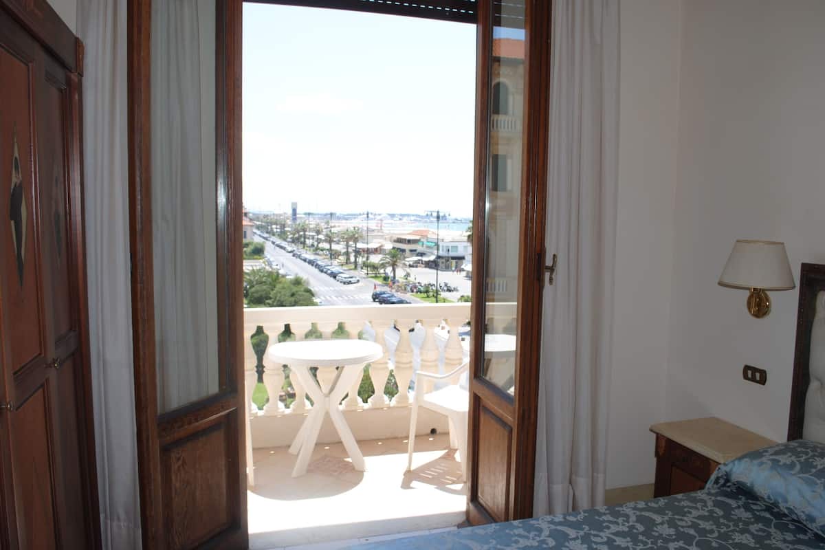 triple room, balcony, sea view | room amenity