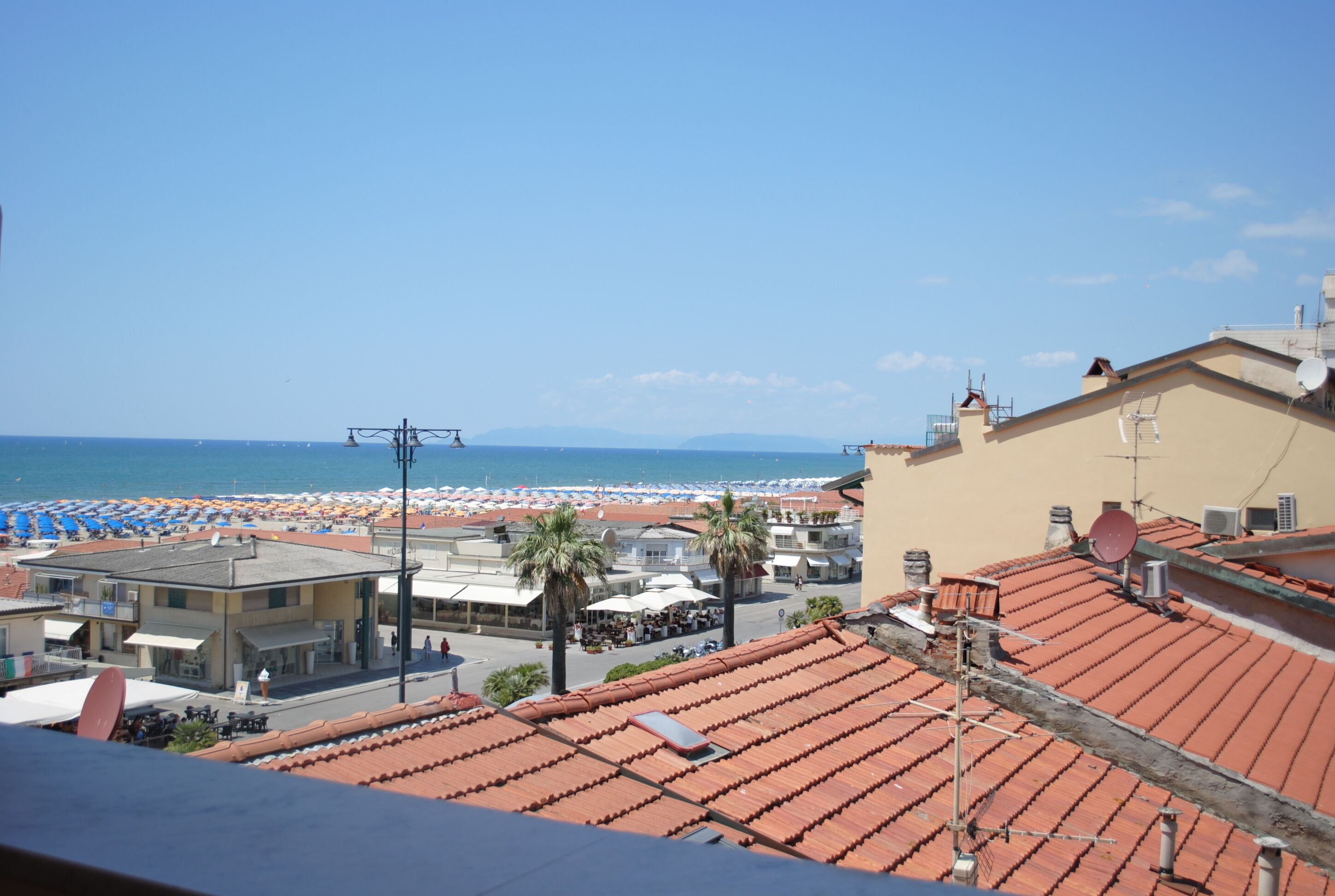 egyptian cotton sheets, premium bedding, in-room safe