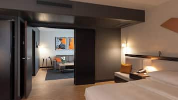 Suite – junior | Sengetøy av topp kvalitet, safe på rommet og blendingsgardiner