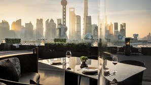 Breakfast, lunch and dinner served - The Seagull On The Bund (Shanghai)