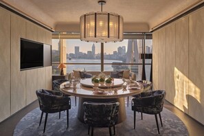 Breakfast, lunch and dinner served - The Seagull On The Bund (Shanghai)