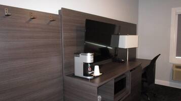 Wifi gratis, ropa de cama, despertador