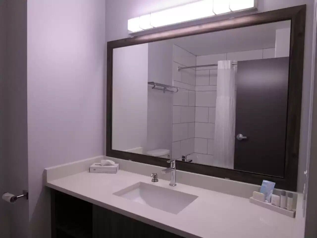 Habitación estándar, 1 cama de matrimonio con sofá cama, no fumadores | Baño | Ducha y bañera combinadas, secador de pelo y toallas