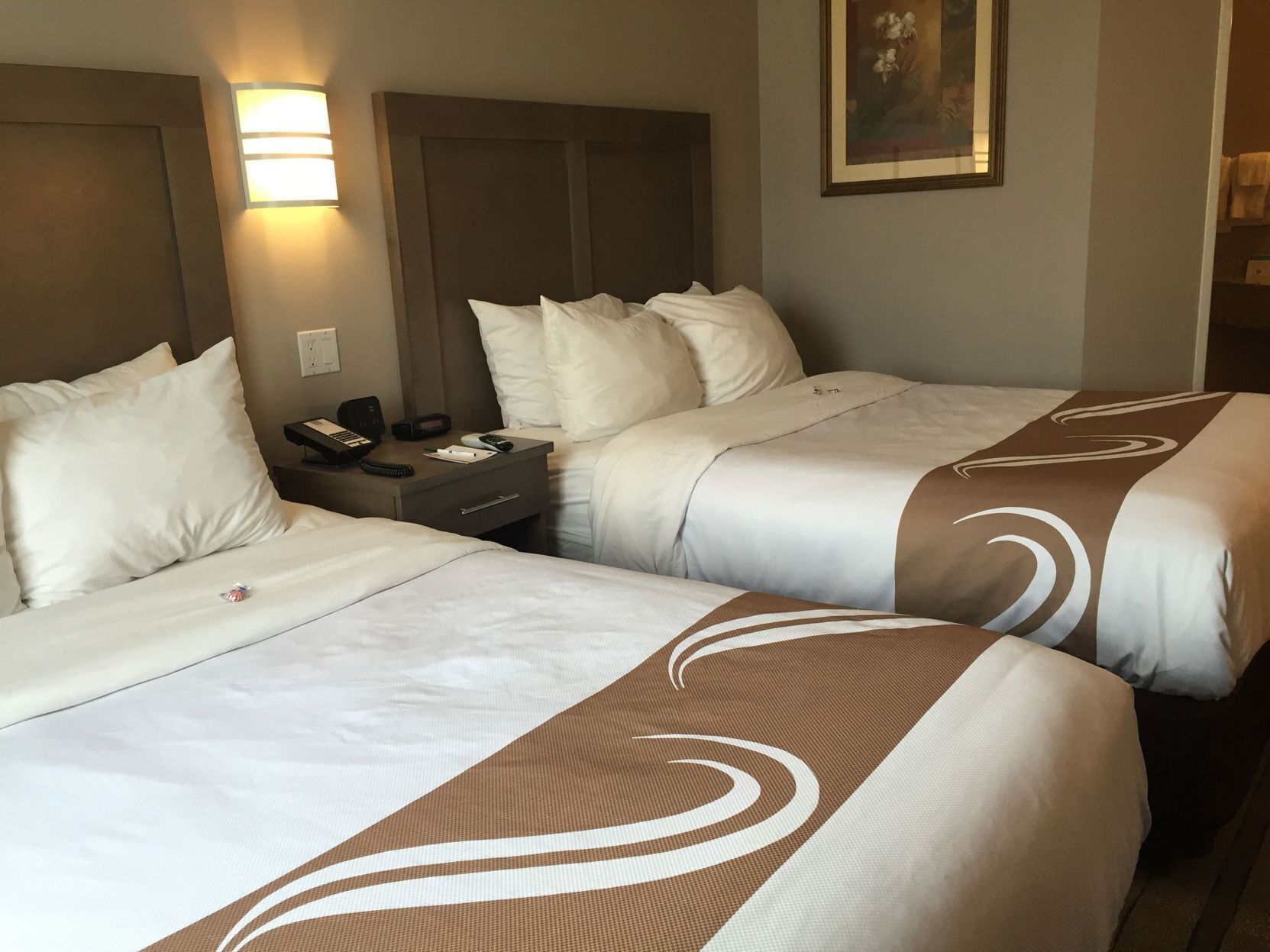 Pillow-top beds, desk, iron/ironing board, cots/infant beds