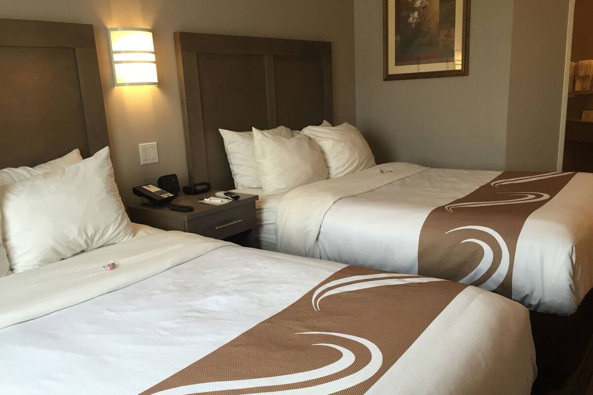 Pillow-top beds, desk, iron/ironing board, cots/infant beds