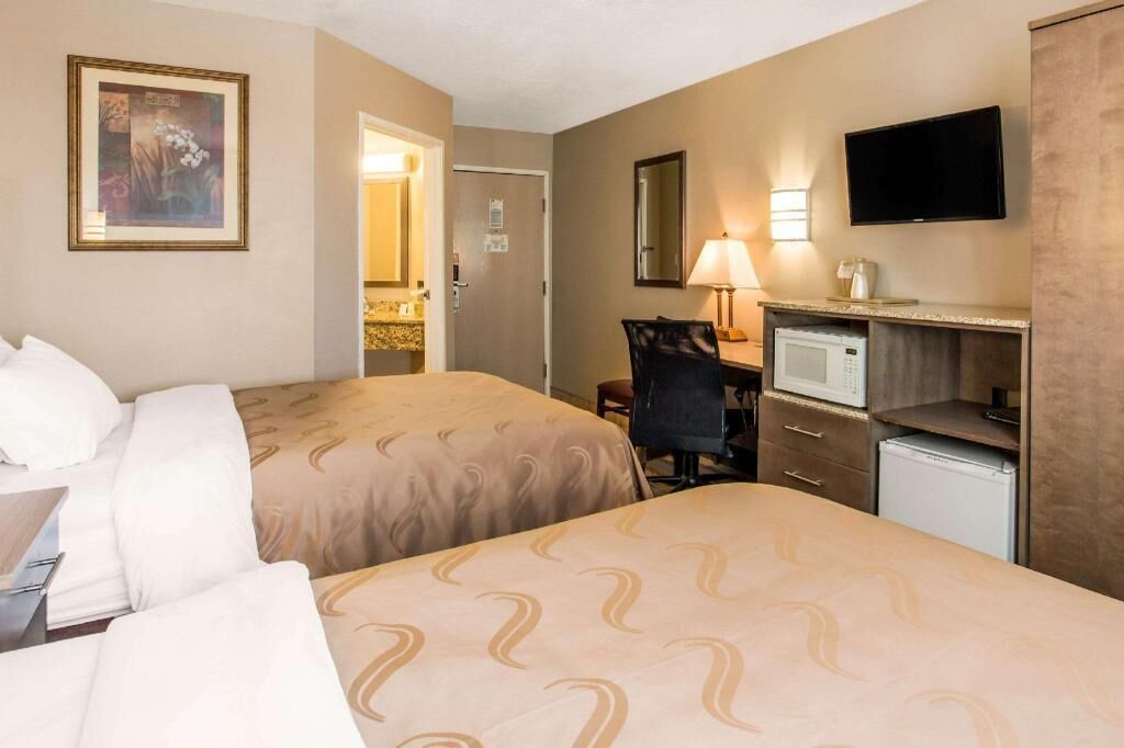 Pillow-top beds, desk, iron/ironing board, cots/infant beds