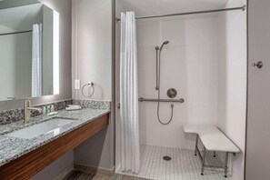 Habitación, 1 cama King size, con acceso para personas discapacitadas, para no fumadores | Ropa de cama de alta calidad y escritorio 