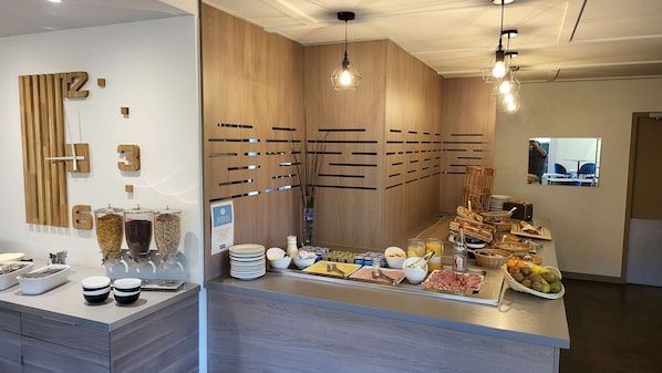 Daily cooked-to-order breakfast for a fee