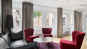 Standard Studio, Multiple Beds, Non Smoking, Kitchenette (Living Room) | Hypo-allergenic bedding, desk, blackout drapes, free WiFi