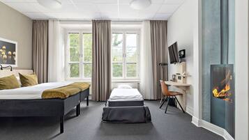 Family Room, 2 Single Beds, Non Smoking | Hypo-allergenic bedding, desk, blackout curtains, free WiFi