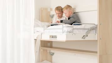 Hypo-allergenic bedding, desk, blackout curtains, free WiFi