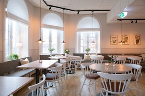 Free daily full breakfast 