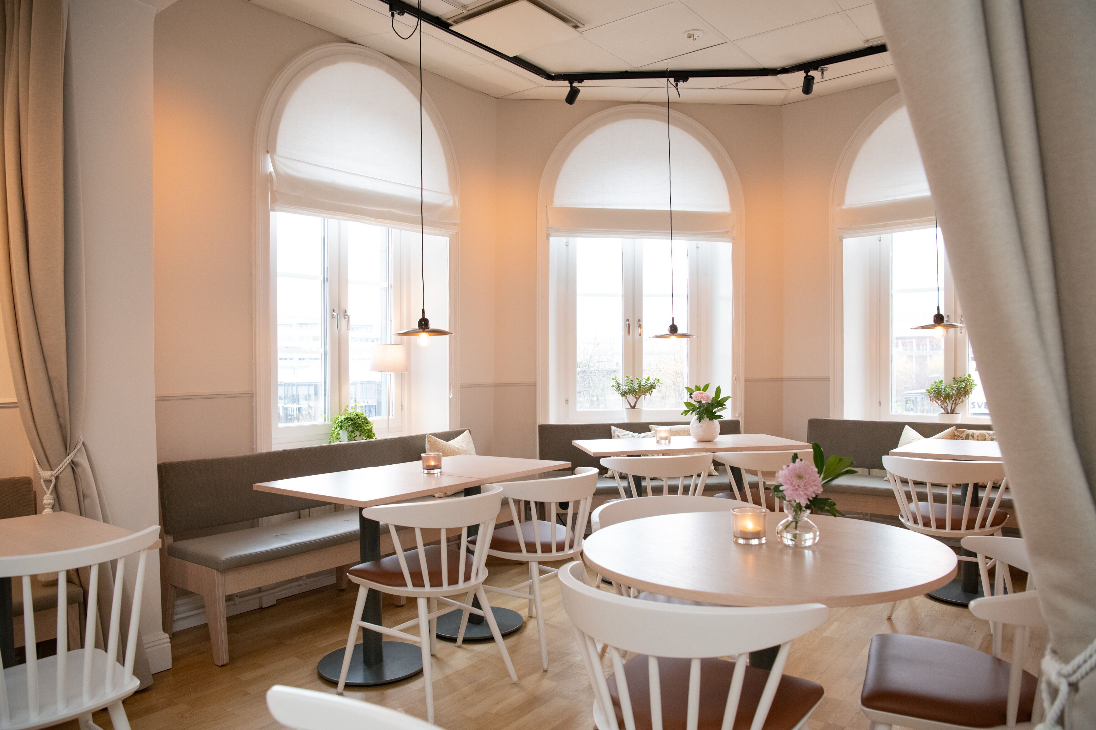 free daily full breakfast