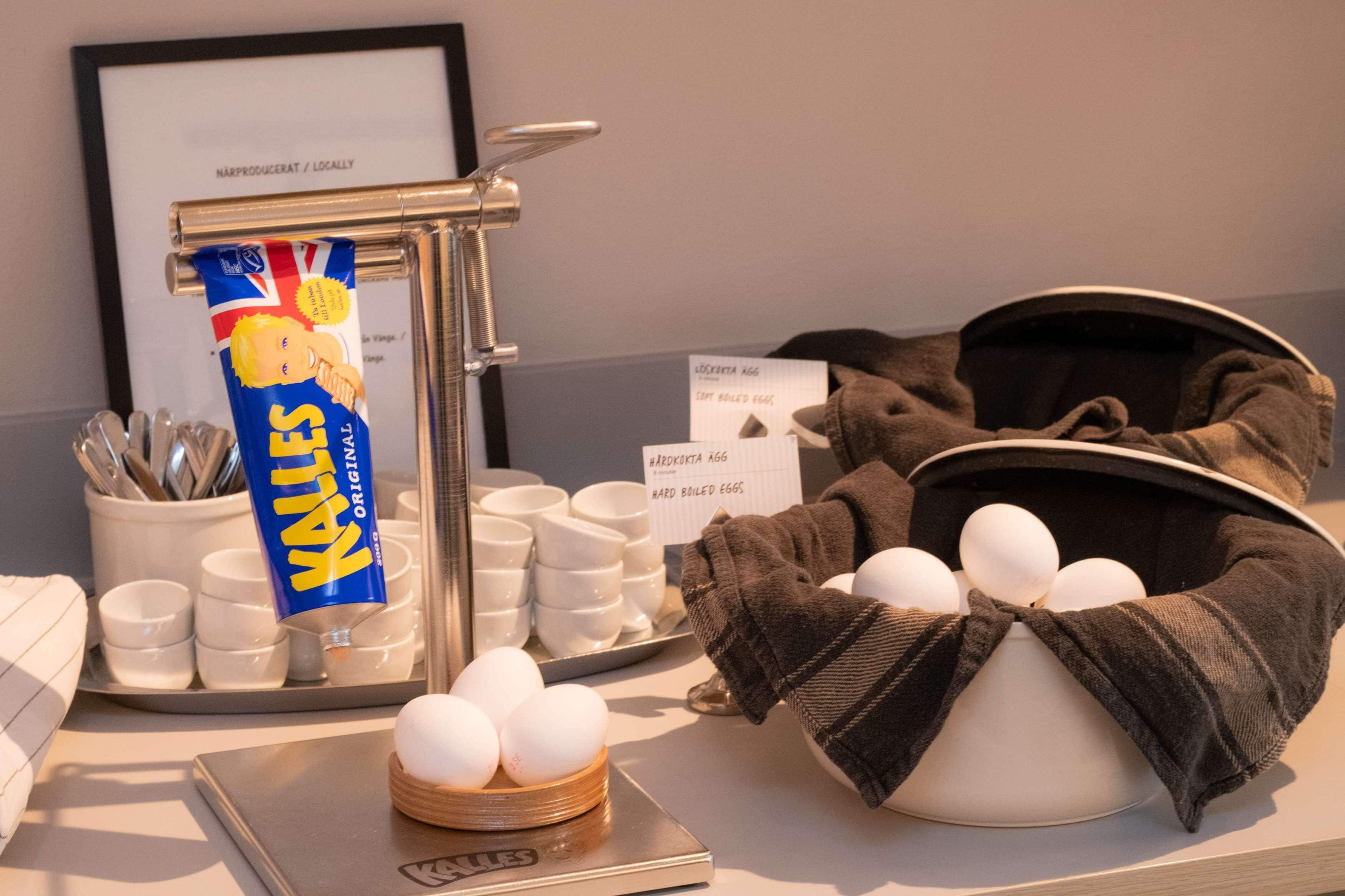 free daily full breakfast