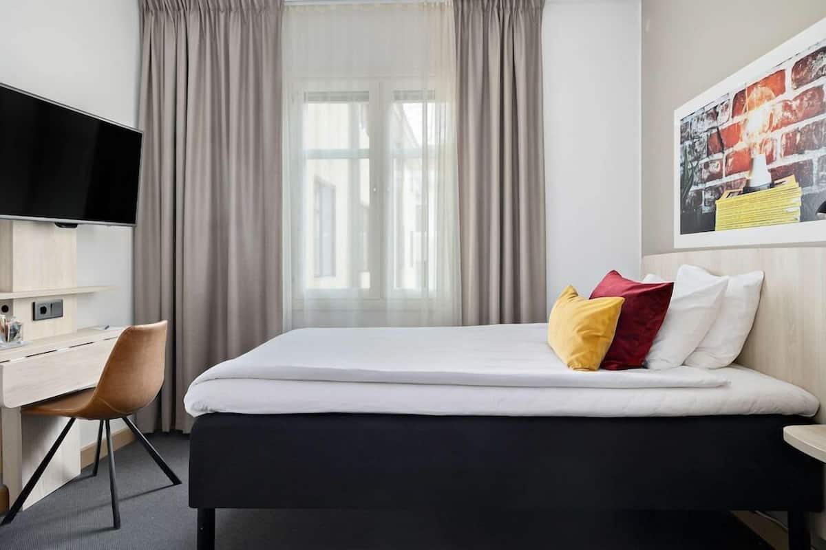 Ropa de cama hipoalergénica, escritorio y cortinas blackout