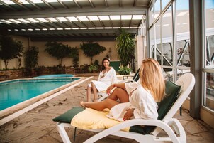 Indoor pool, sun loungers